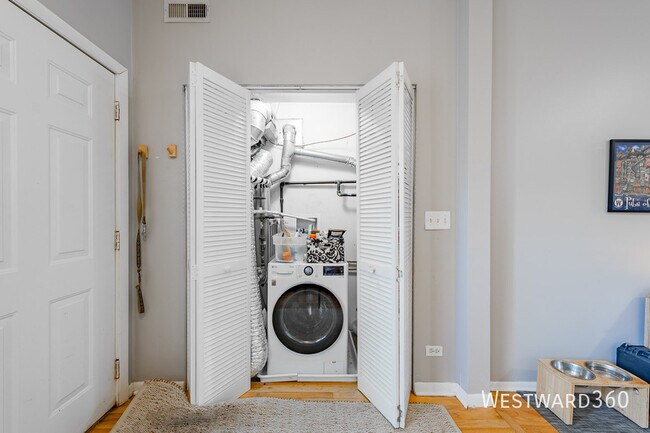 Building Photo - 3242 N Hoyne-1