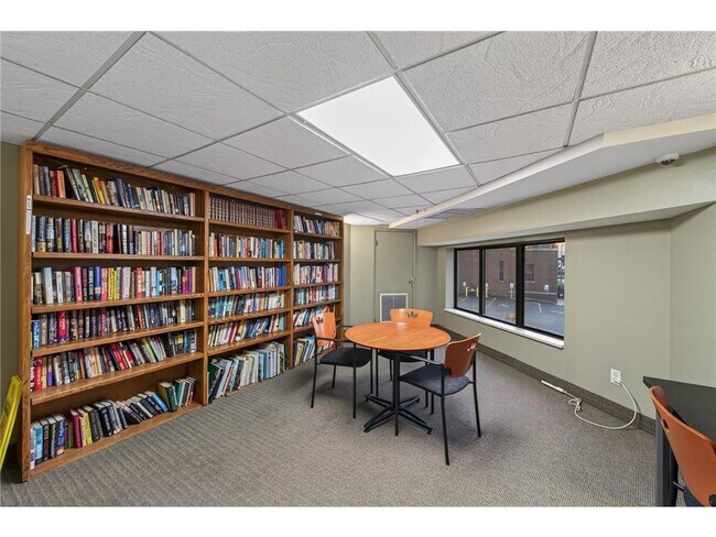 Building Photo - 78 10th St E