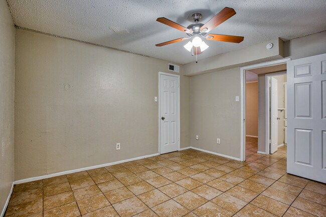 Ventana Ridge Dallas, TX Apartment Finder