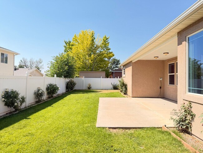 Building Photo - GORGEOUS 3Bed 2Bath 3Car Garage in NorthEast GJ!!!!!