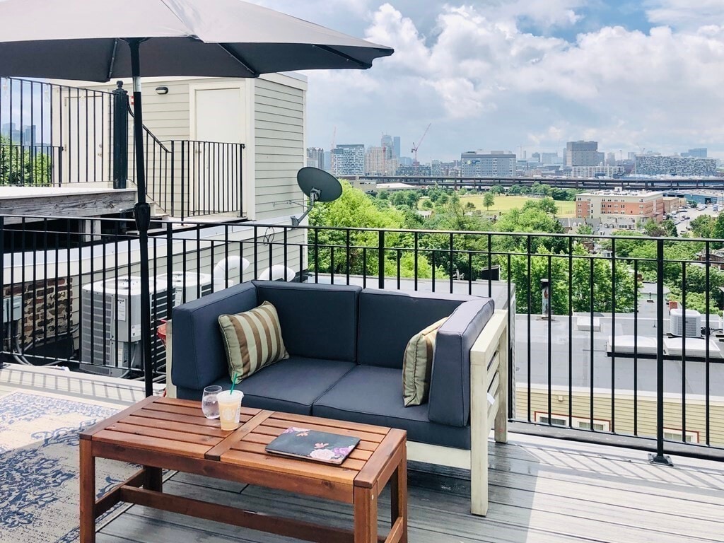 Building Photo - 362 Bunker Hill St