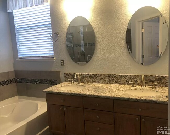 Building Photo - 9619 Glen Ridge Dr