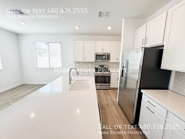 Building Photo - 9852 E Tamery Ave