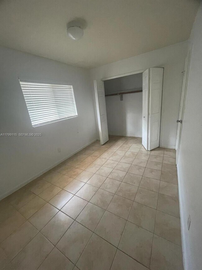 Building Photo - 1104 SE 24th Ave