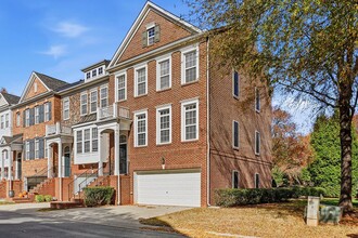 Building Photo - STUNNING TOWNHOME-AVAILABLE FOR IMMEDIATE ...