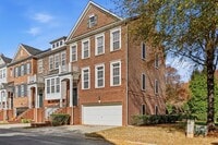 Building Photo - STUNNING TOWNHOME-AVAILABLE FOR IMMEDIATE ...