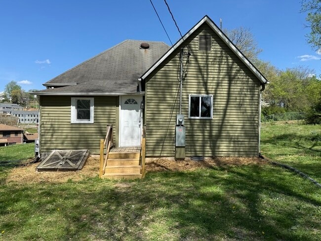 Building Photo - 1514 Jourolman Ave