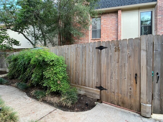 Building Photo - 1601 S Shepherd Dr