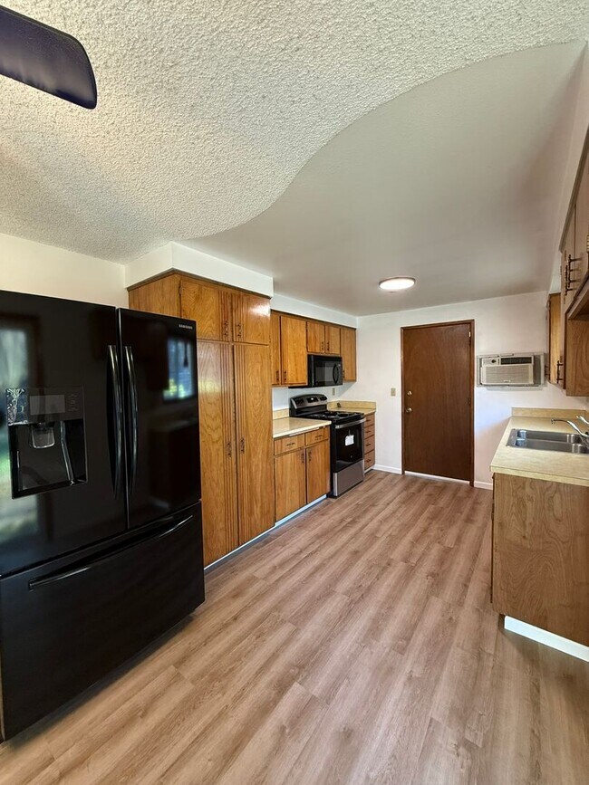 Building Photo - Santa Clara Gem