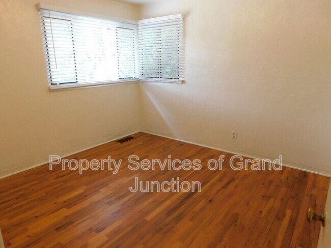 Building Photo - 742 Bunting Ave