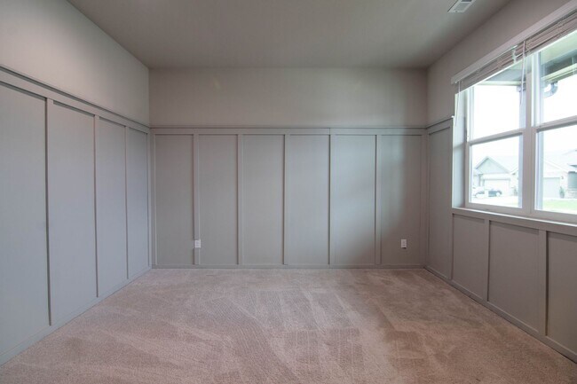 Building Photo - ***Coming Soon June 1st, 2026***Modern 4 bed 2.5 bath near the Fairways Golf Course, Amazon and F...