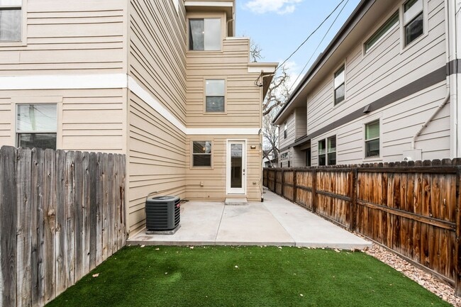 Building Photo - 3BD, 5BA LoHi Townhome with Rooftop Deck and 2-Car Garage