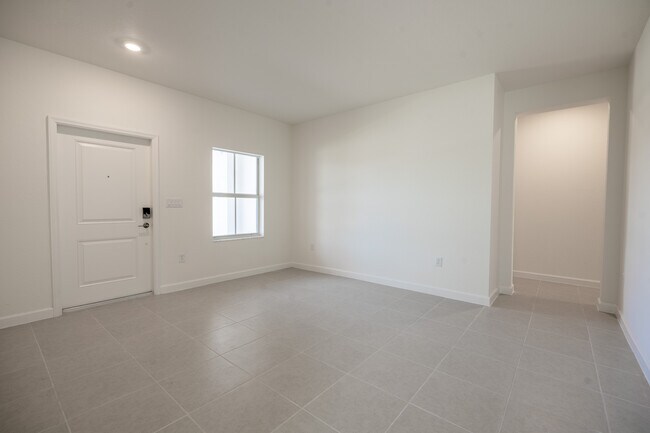 Building Photo - 2485 SE 29th Dr