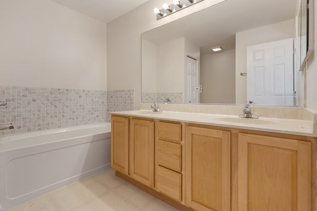 Building Photo - 532 Declaration Ln