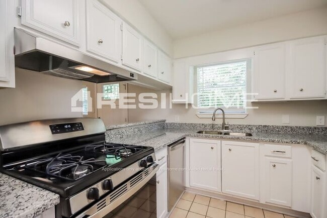 Building Photo - 7127 Kings Dr