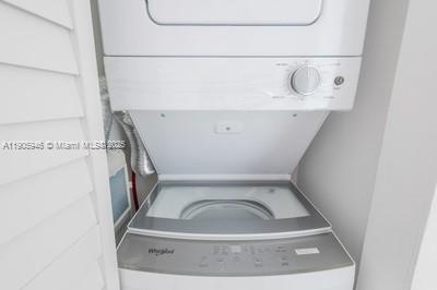 Building Photo - 979 SW 10th St