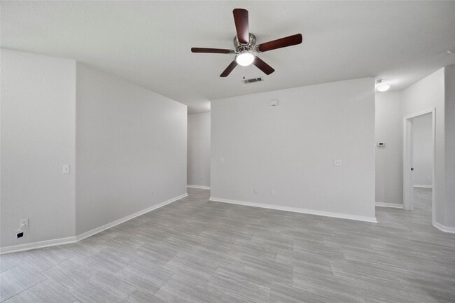 Building Photo - 2719 Skyview Long Dr