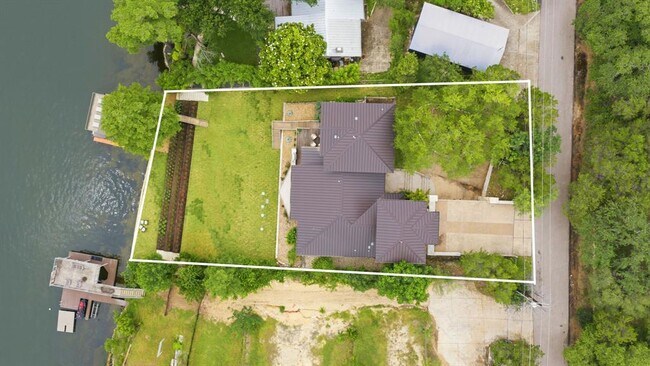 Building Photo - 3605 Robbins Rd