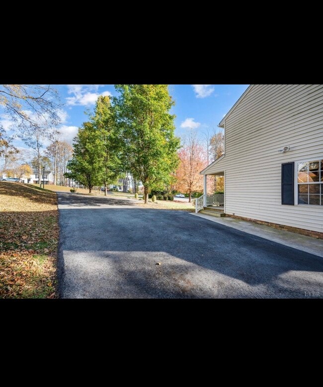 Building Photo - 224 Dove Ct