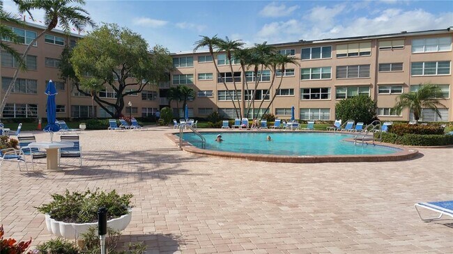 Building Photo - 6161 Gulf Winds Dr