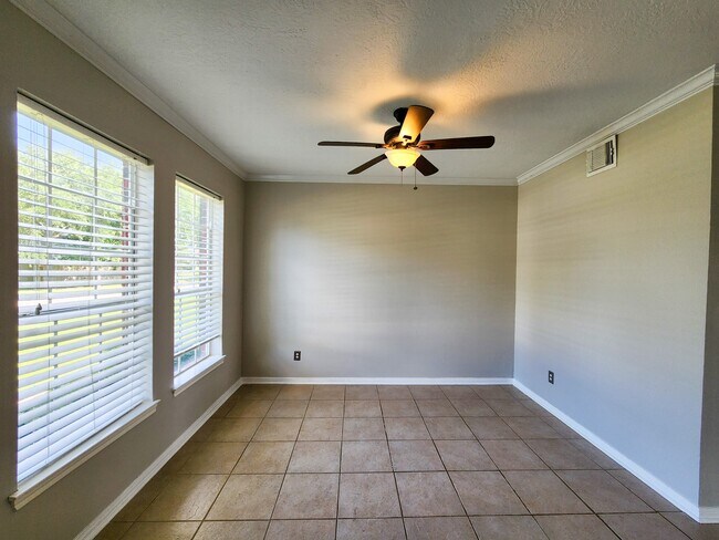 Building Photo - 2412 N Mission Cir