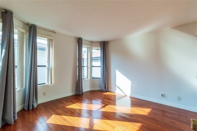 Building Photo - 514 N Isabel St