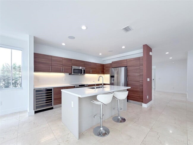 Building Photo - 10423 NW 70th Ln