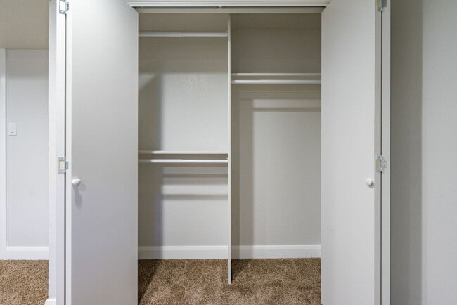 Building Photo - Fully Remodeled Townhome in the Heart of D...