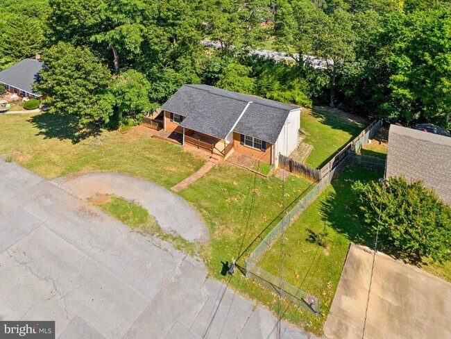 Building Photo - 345 Brown Ave