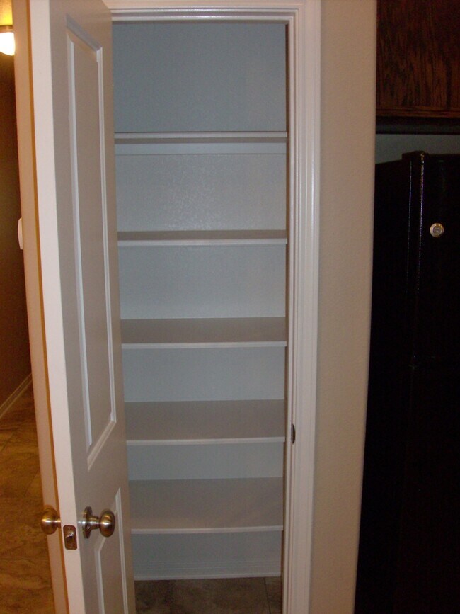 Building Photo - Available 7/13/26 Charming 2 Bed / 2 Bath Duplex Near Bunny