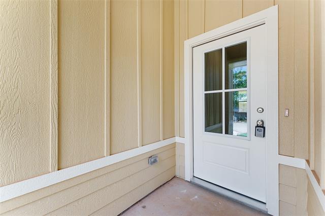 Building Photo - 2027 Bluebonnet Ave