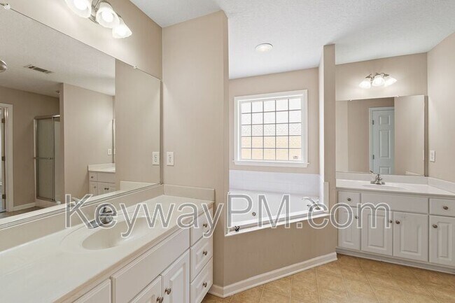 Building Photo - 304 Elbrus Way