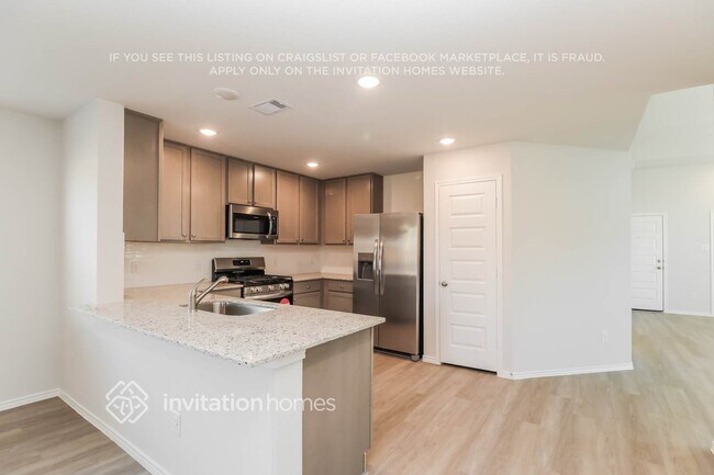 Building Photo - 5739 Daphne Dr