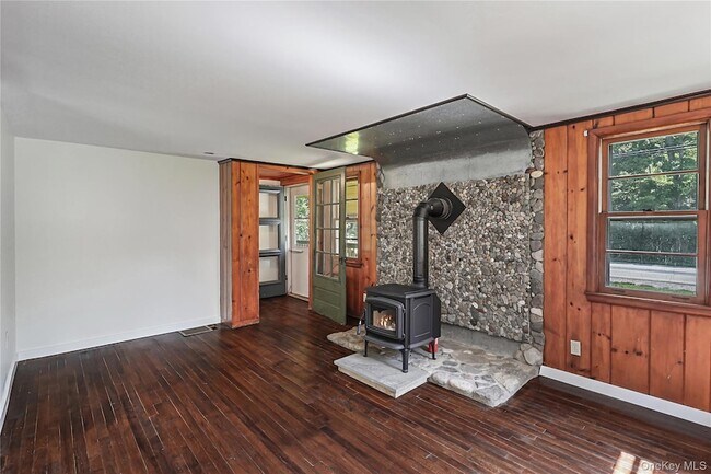 Building Photo - 222 Bog Hollow Rd