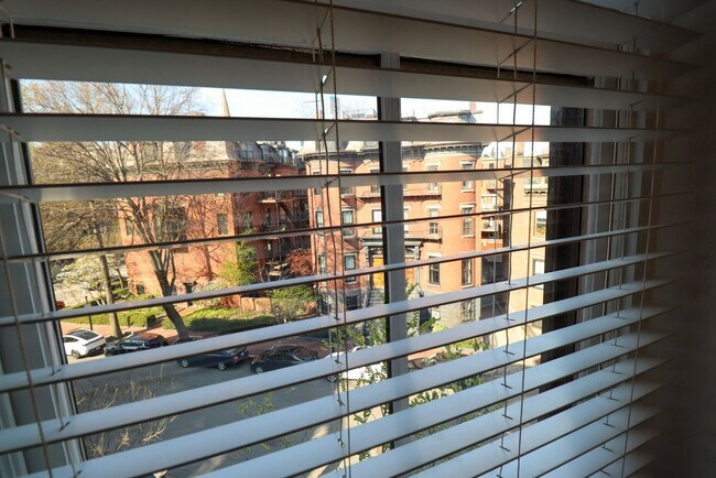 Building Photo - 44 Concord Sq