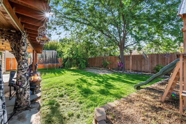 Building Photo - Beautiful & Spacious 4-Bedroom Home with 3...