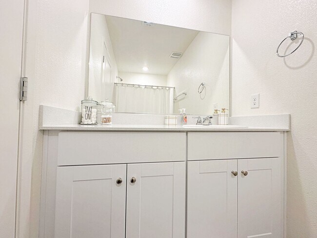 Building Photo - 3 BEDROOM TOWNHOUSE LOCATED IN INSPIRADA