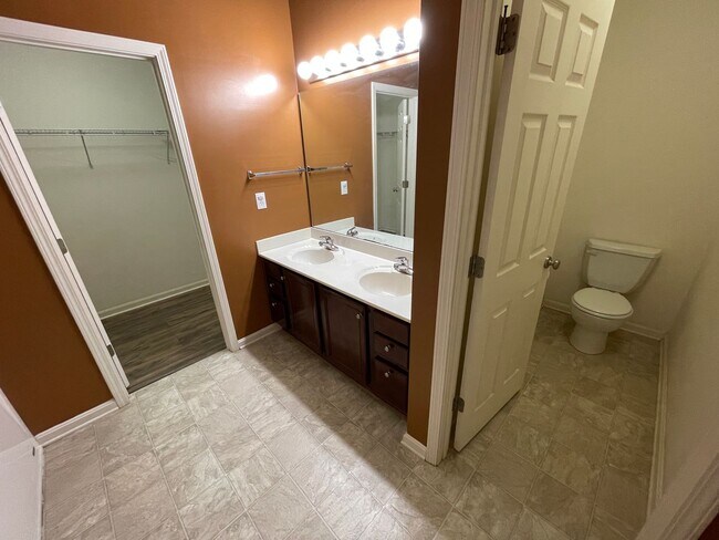 Building Photo - 10916 Collington Dr