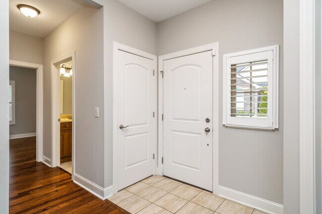 Building Photo - 4935 Willow Bluff Cir