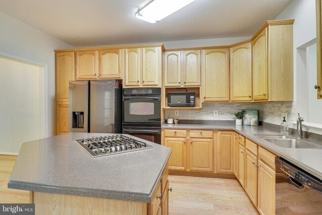Building Photo - 4037 Fairfax Center Hunt Trail
