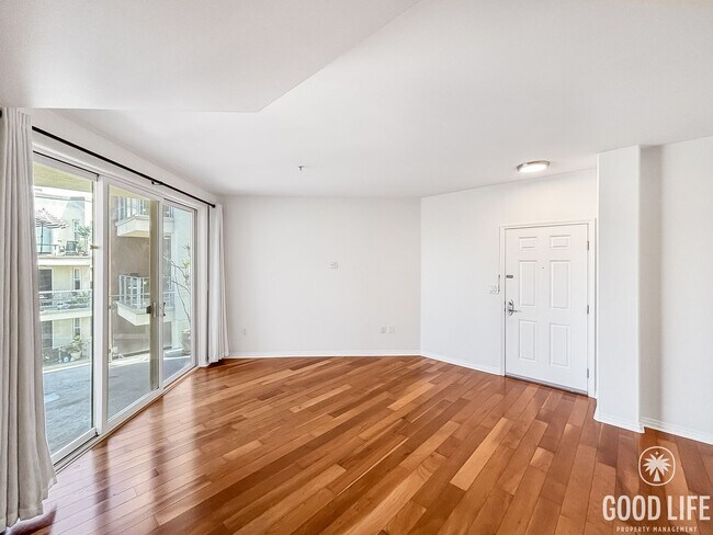 Building Photo - Beautiful 1BD/1BA Condo in Little Italy W/ A/C, W/D, Private Balcony, Reserved Parking, and Rooft...