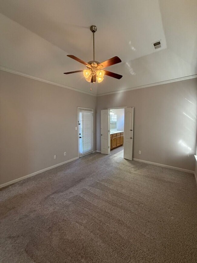 Building Photo - 3 bed 2 bath home with a large bonus room and an additional room that would be perfect for an off...