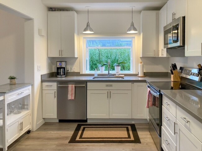 Building Photo - 5Bd/2Ba Seattle Home