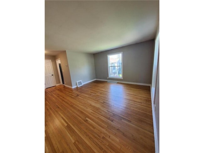 Building Photo - 1408 Lake St NE
