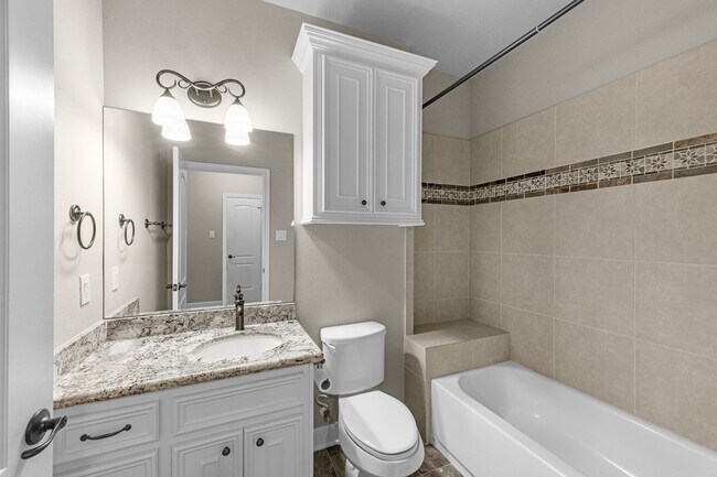 Building Photo - 2034 Que Manor Dr