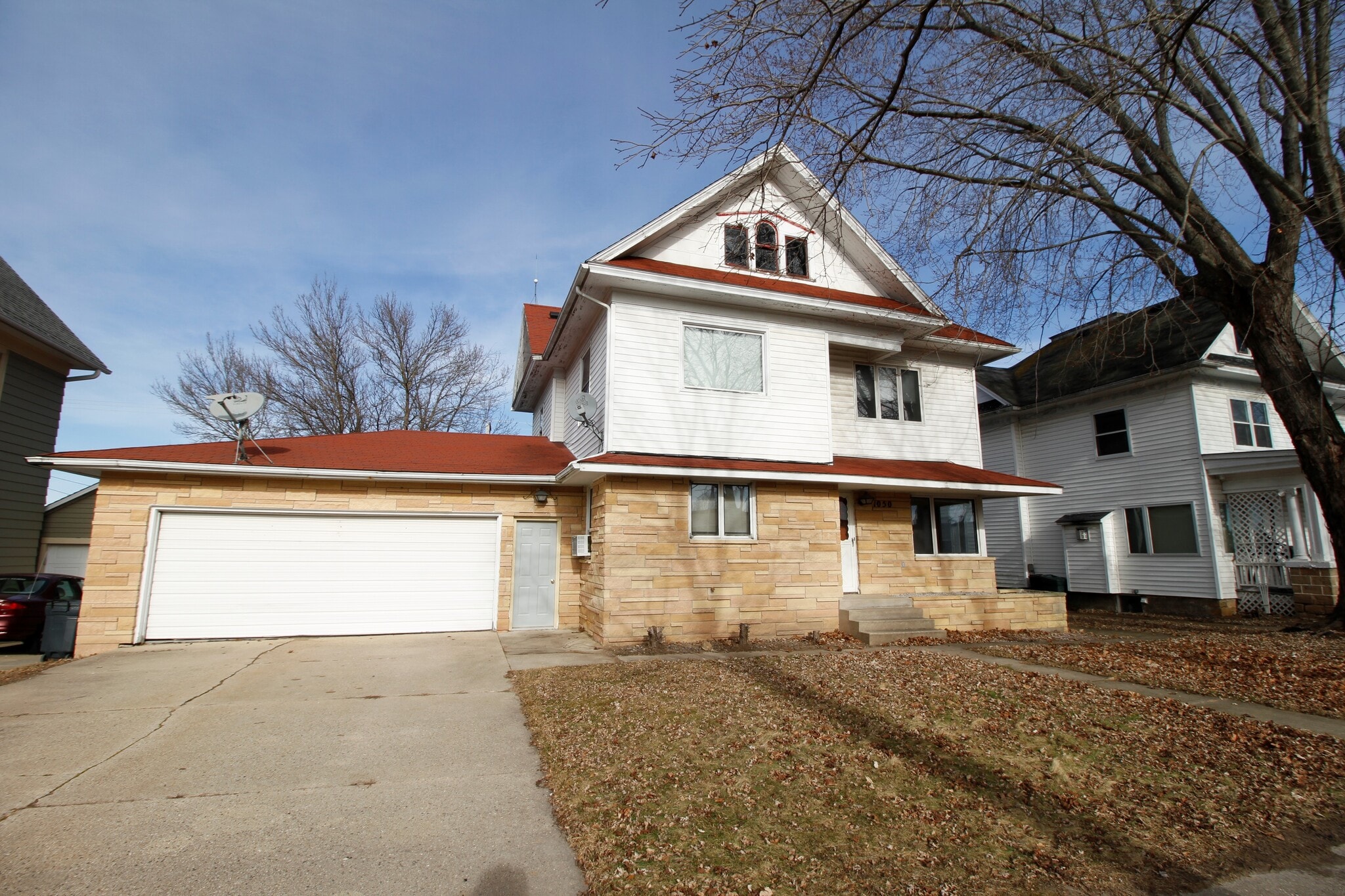 Front - 1050 Cedar St