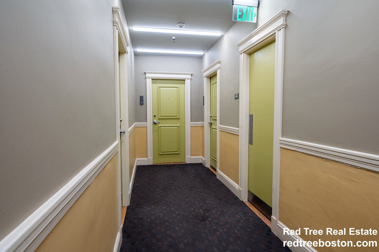 Building Photo - 35 Park Dr