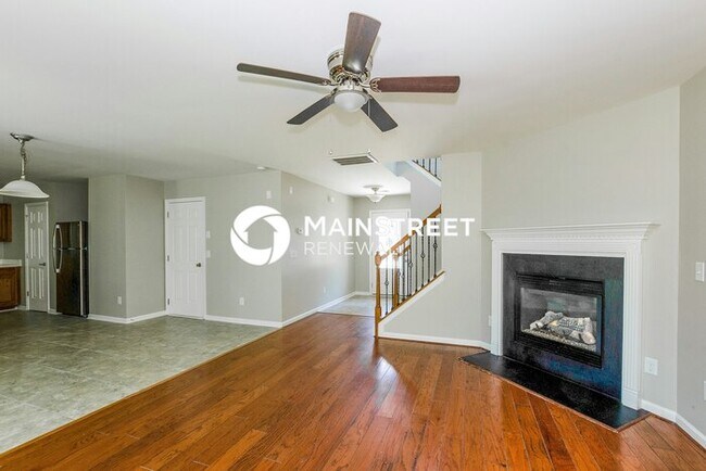 Building Photo - 3 Bedroom Pet-Friendly Home in Charlotte, NC with Main Street Renewal