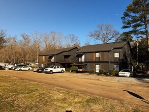Building Photo - 20 Knights Cove