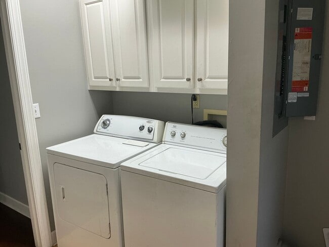 Building Photo - Beautiful Home!